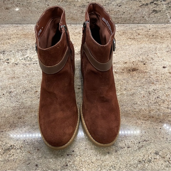 Clarks Clarkwell Hall British Tan Suede Heeled Bootie - Picture 3 of 14